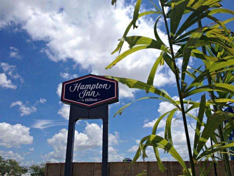 Hampton Inn By Hilton Меріда Екстер'єр фото